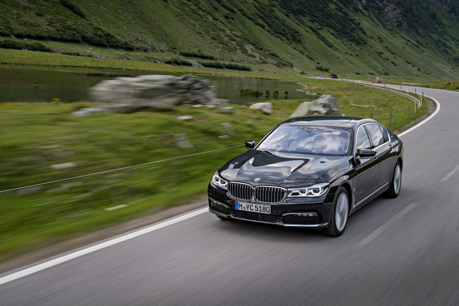  BMW 740Le xDrive (G12) 2015 года  (WW) (фото 29 из 41)